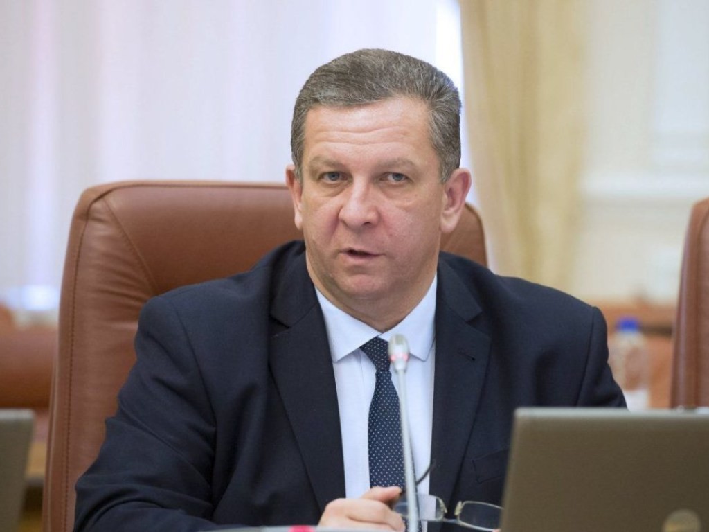 На министра социальной политики Андрея Реву подали в суд за оскорбление жителей оккупированного Донбасса.