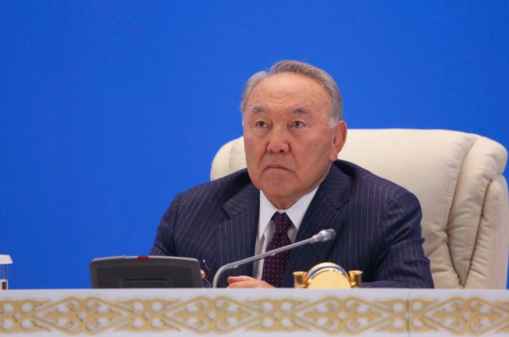 Колишній президент Казахстану Нурсултан Назарбаєв після своєї відставки з поста президента отримав звання почесного сенатора.