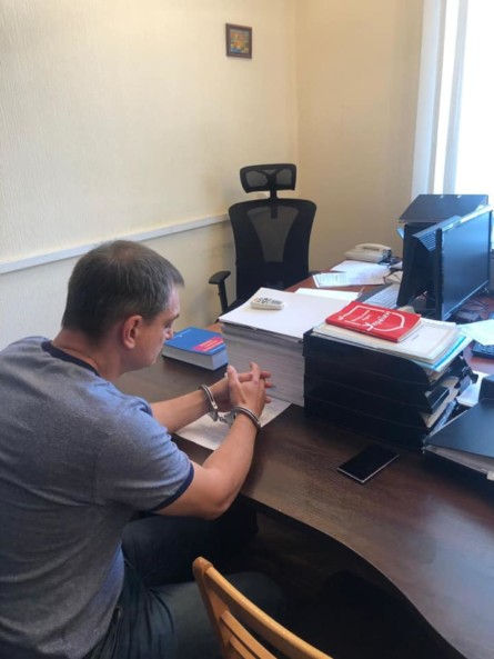 Співробітники Генеральної прокуратури і СБУ затримали голову Центральної виборчої комісії ДНР.
