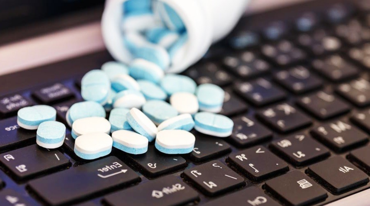 Лекарства через интернет – доставкой займутся почтовые операторы » Слово и  Дело