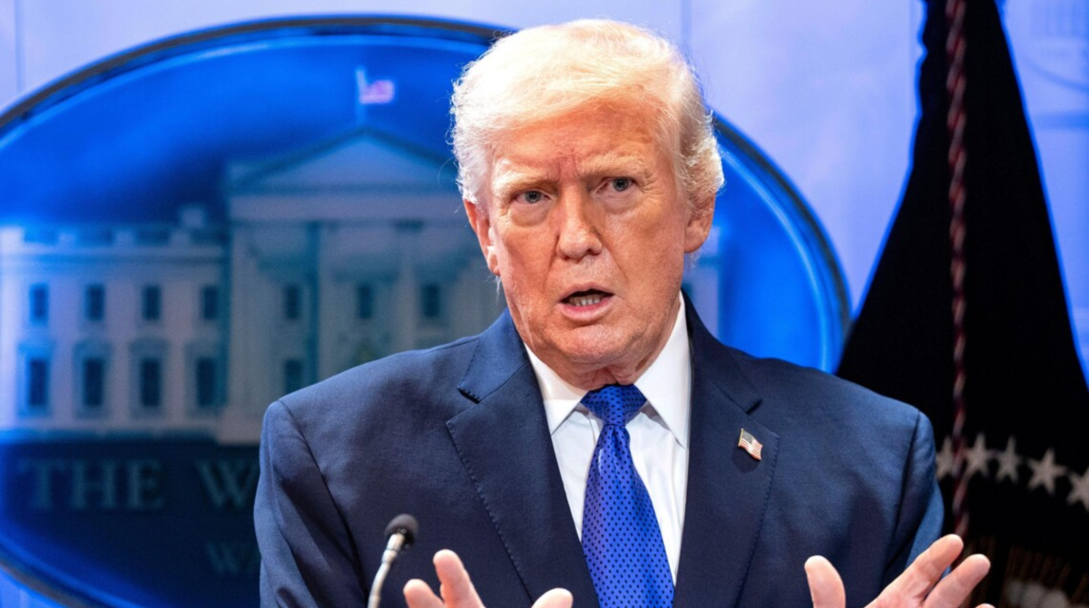 Трамп заявив, що США повністю припиняють торгівлю з Іспанією